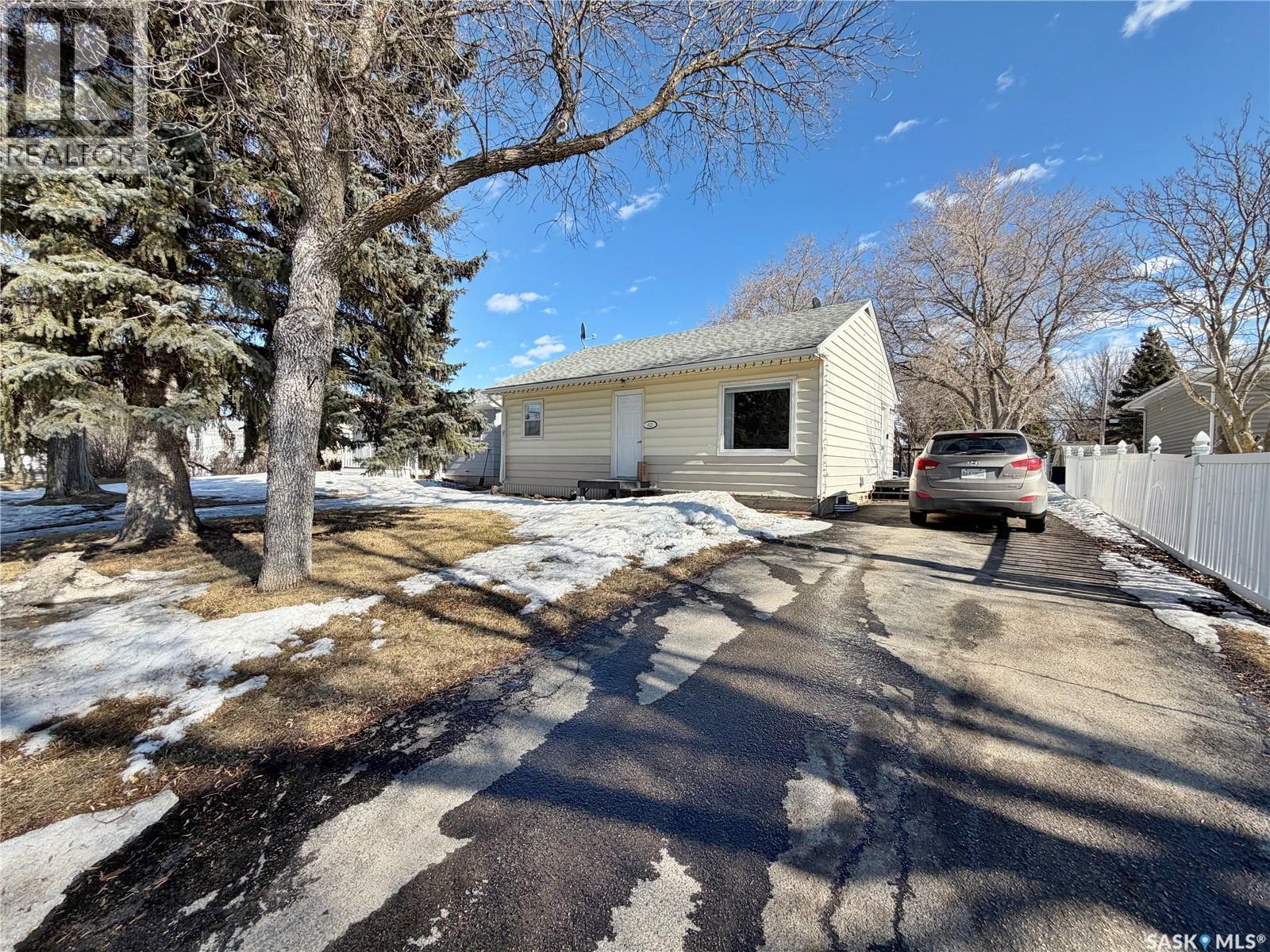 813 Carlton STREET, Moosomin, Saskatchewan