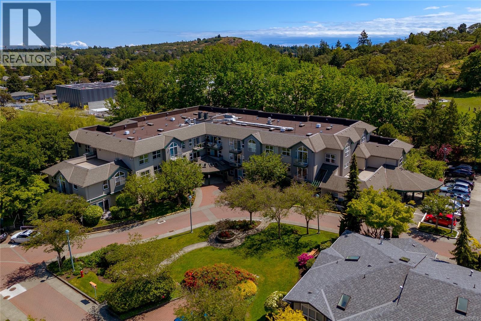 202 1485 Garnet Rd, Saanich, British Columbia