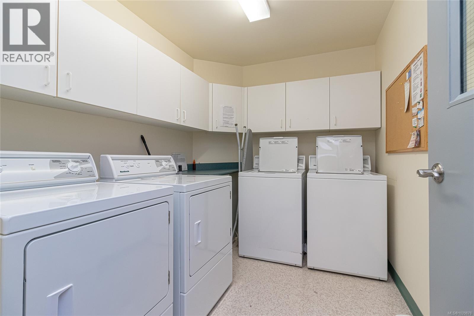 202 1485 Garnet Rd, Saanich, British Columbia  V8P 5T5 - Photo 32 - 1029878