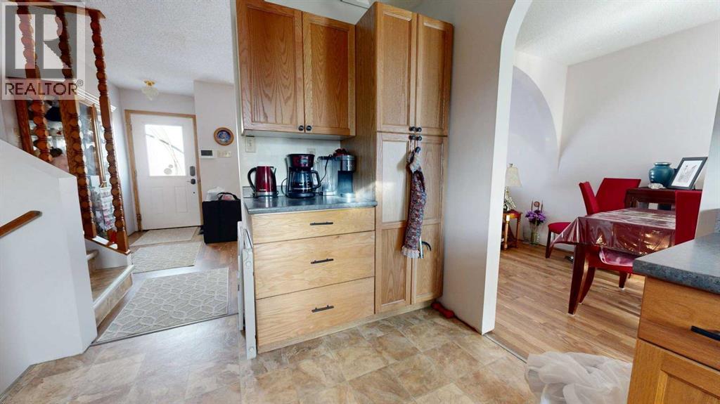 320 Leaside Avenue S, Lethbridge, Alberta  T1J 4J2 - Photo 9 - A2290688