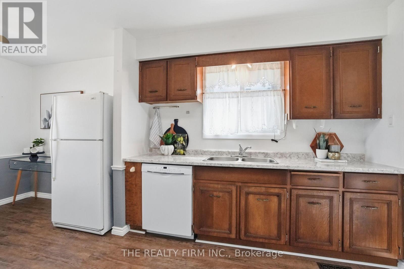 52 Clifton Crescent, London South, Ontario  N6C 3V8 - Photo 11 - X12916944