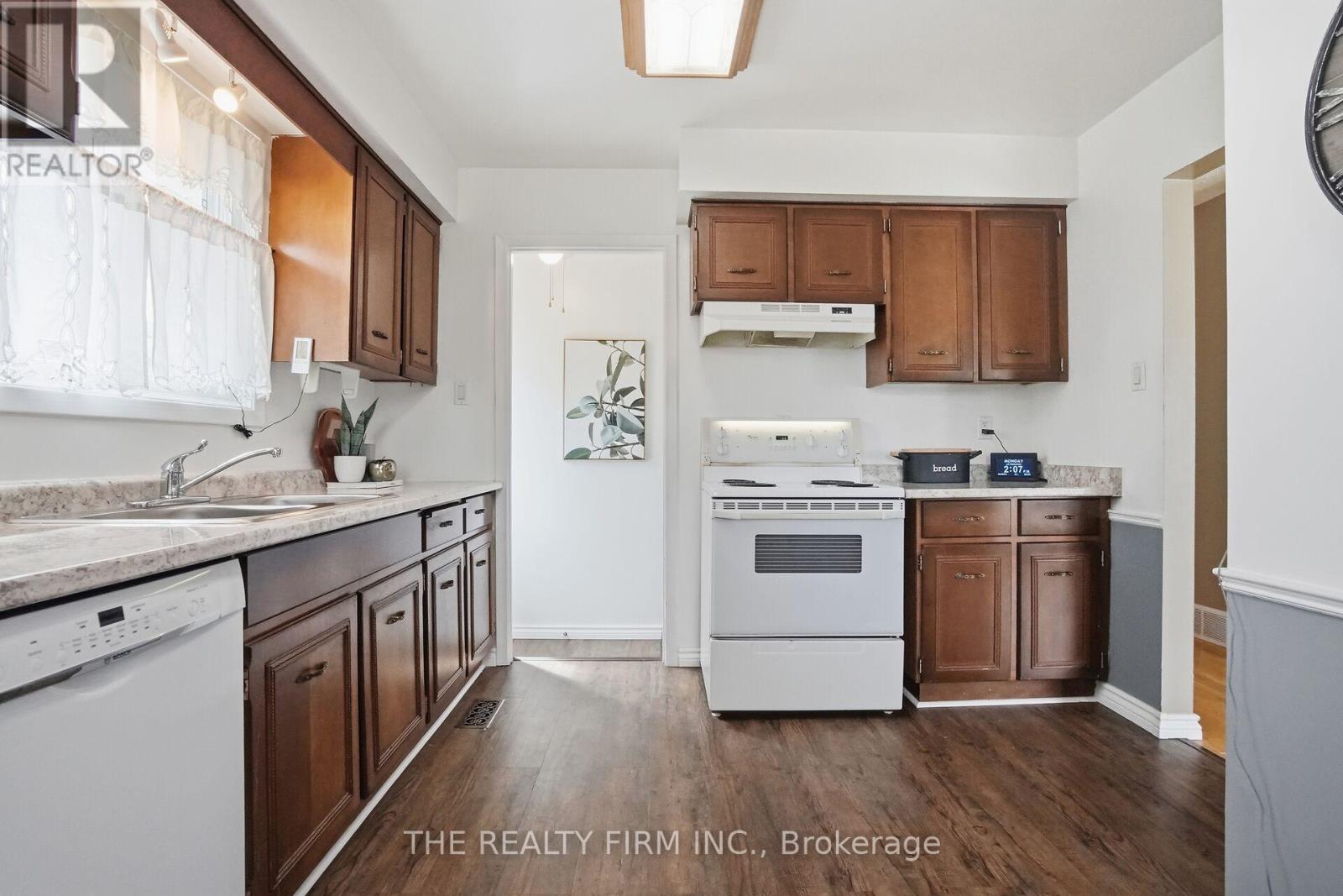 52 Clifton Crescent, London South, Ontario  N6C 3V8 - Photo 12 - X12916944