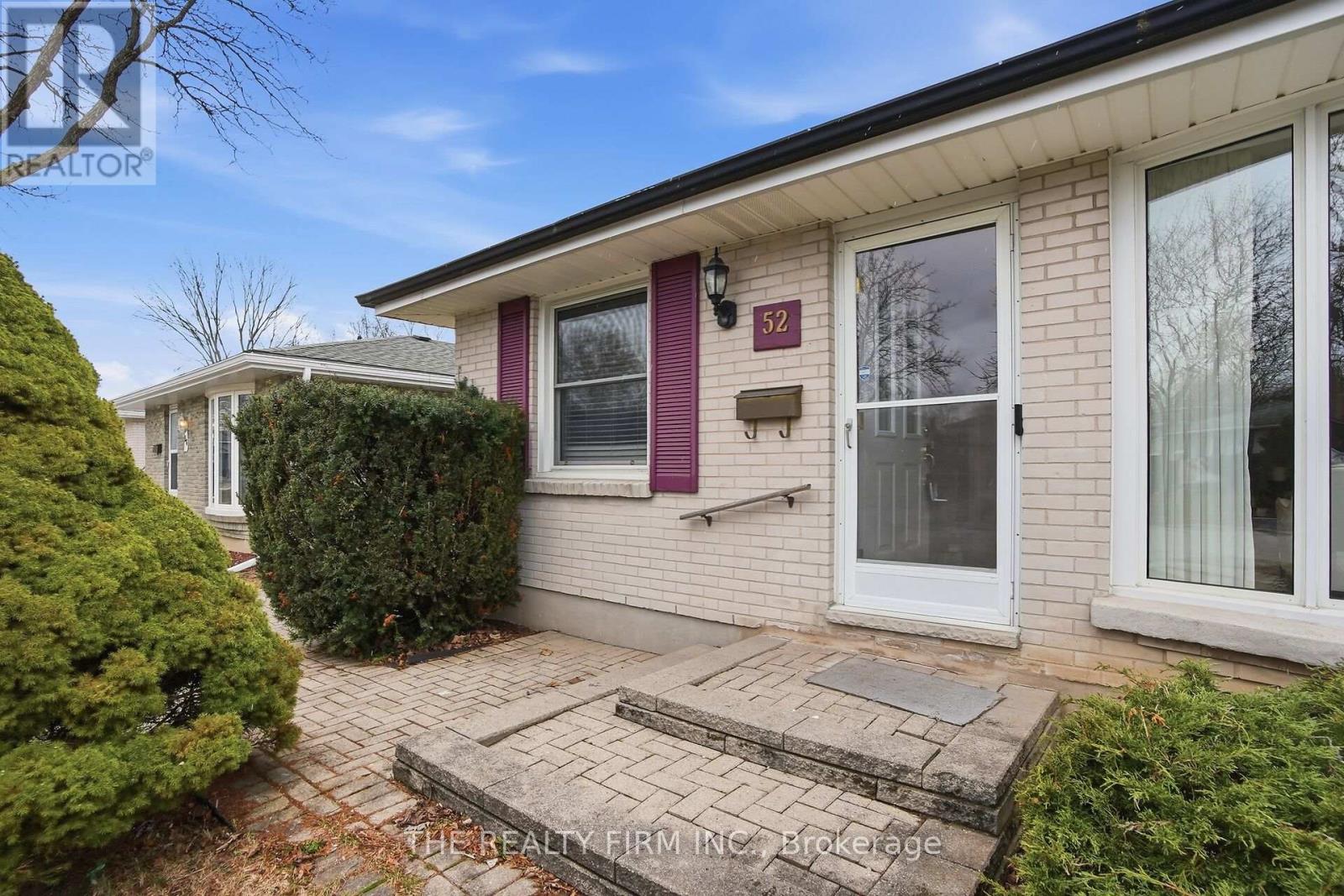 52 Clifton Crescent, London South, Ontario  N6C 3V8 - Photo 4 - X12916944