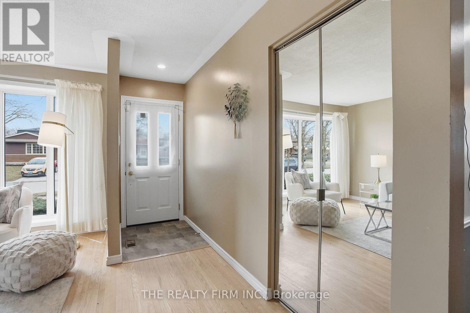 52 Clifton Crescent, London South, Ontario  N6C 3V8 - Photo 8 - X12916944