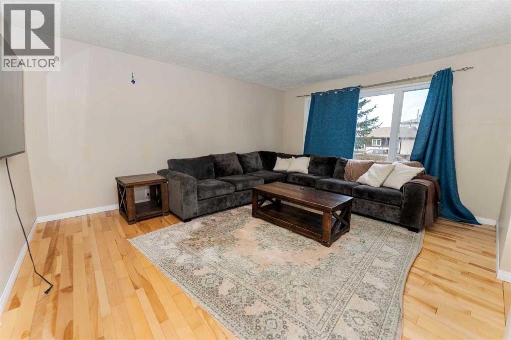 85 Abergale Close NE, Calgary, Alberta  T2A 6J2 - Photo 3 - A2295715