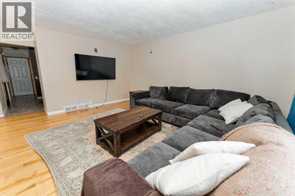 85 Abergale Close NE, Calgary, Alberta  T2A 6J2 - Photo 5 - A2295715