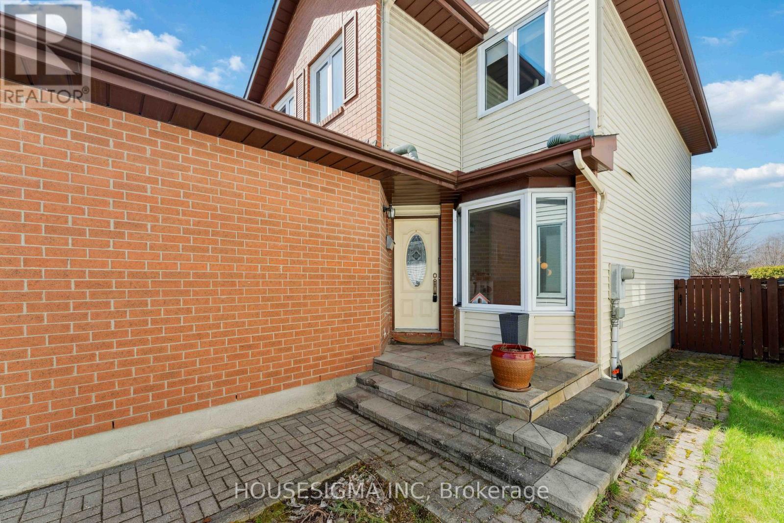 1278 Gregory Court, Ottawa, Ontario  K1J 9B2 - Photo 2 - X12916946