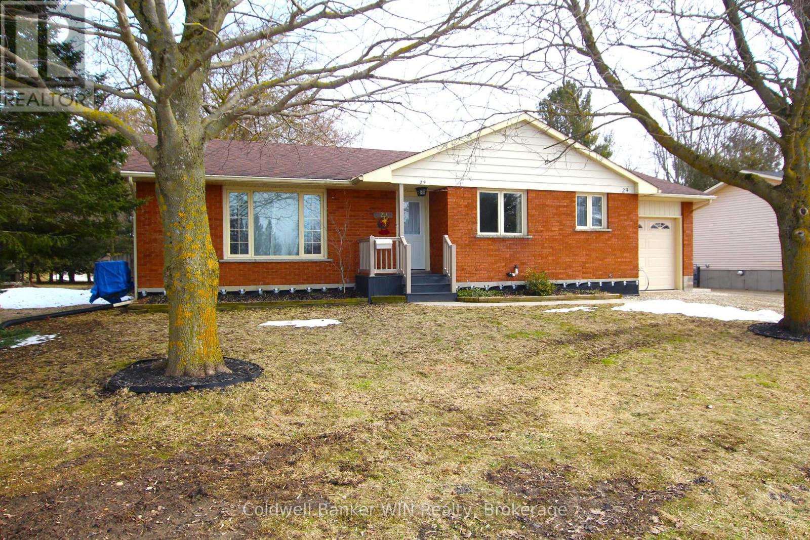 29 John Street W, Minto, Ontario  N0G 1M0 - Photo 2 - X12749832