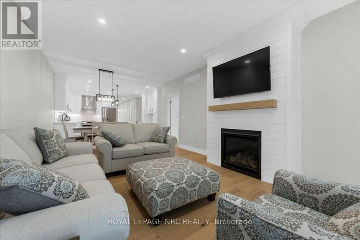 736 Clarence Street, Port Colborne, Ontario  L3K 0A8 - Photo 3 - X12916958