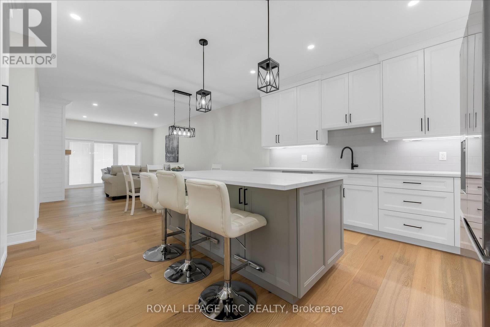 736 Clarence Street, Port Colborne, Ontario  L3K 0A8 - Photo 5 - X12916958