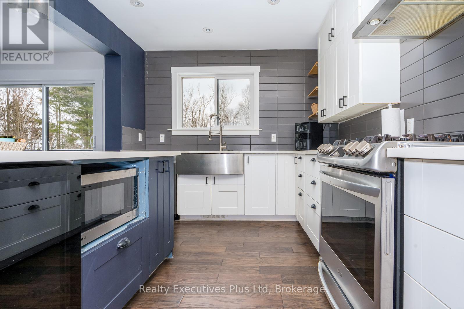 24 Birch Grove Drive, Oro-Medonte (Horseshoe Valley), Ontario  L4M 4Y8 - Photo 6 - S12916908