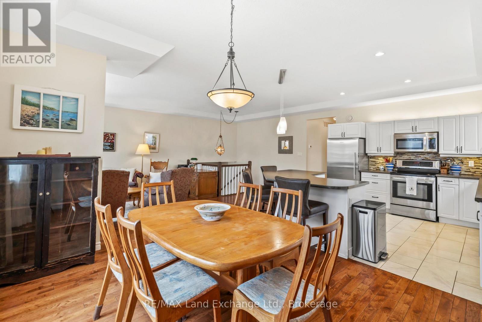 344 Lansdowne Street, Saugeen Shores, Ontario  N0H 2L0 - Photo 13 - X12916904