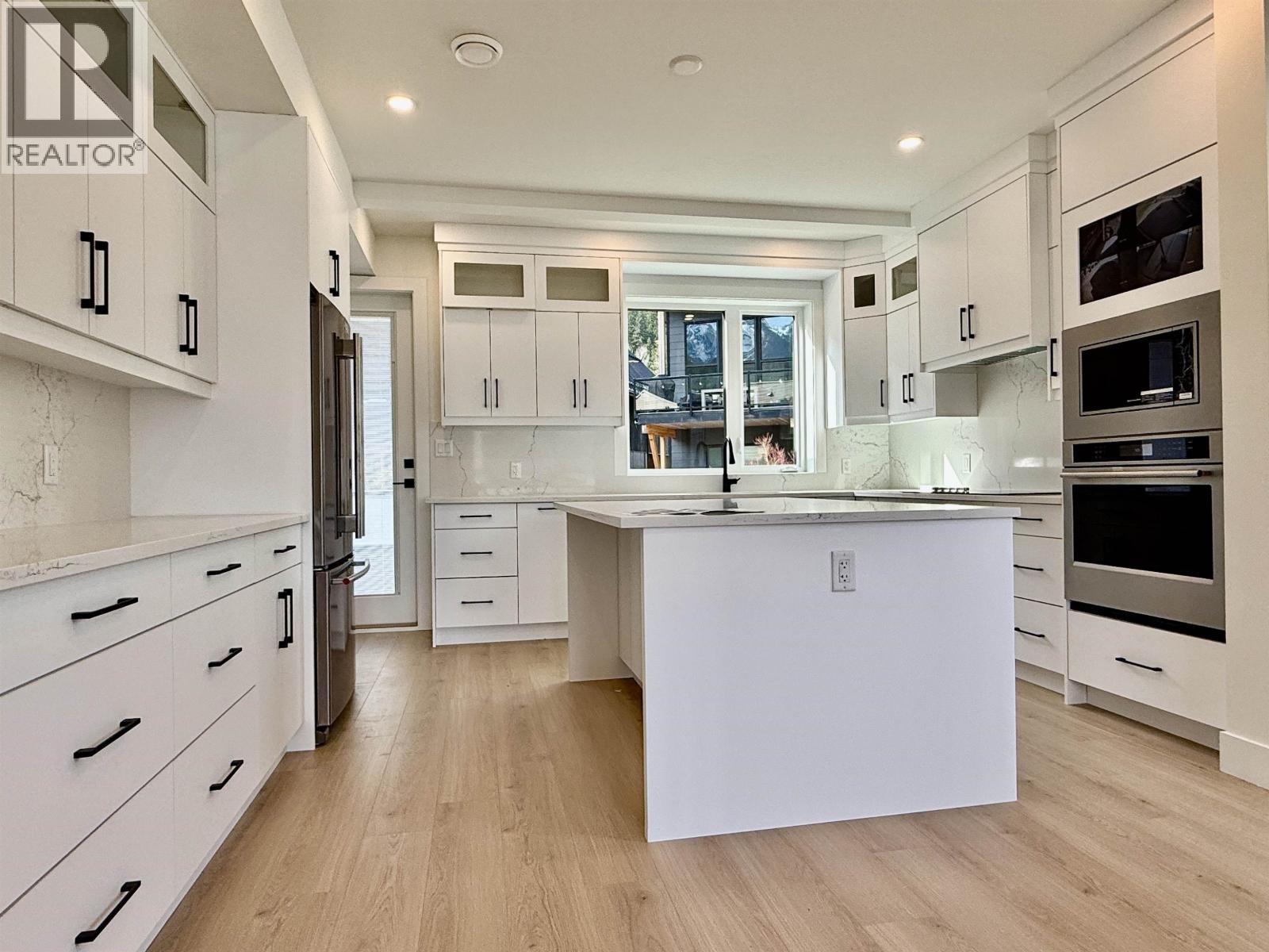 1006 Phare Crescent Crescent, Pemberton, British Columbia  V0N 2L0 - Photo 6 - R3101697