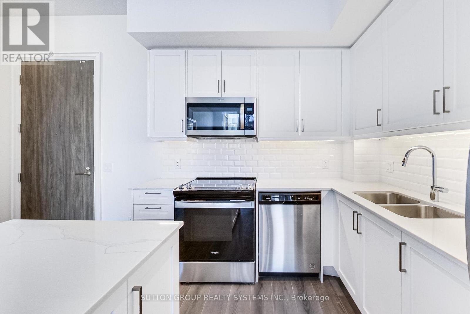 1704 - 10 Gatineau Drive, Vaughan, Ontario L4J 0L3 - Photo 8 - N12916870