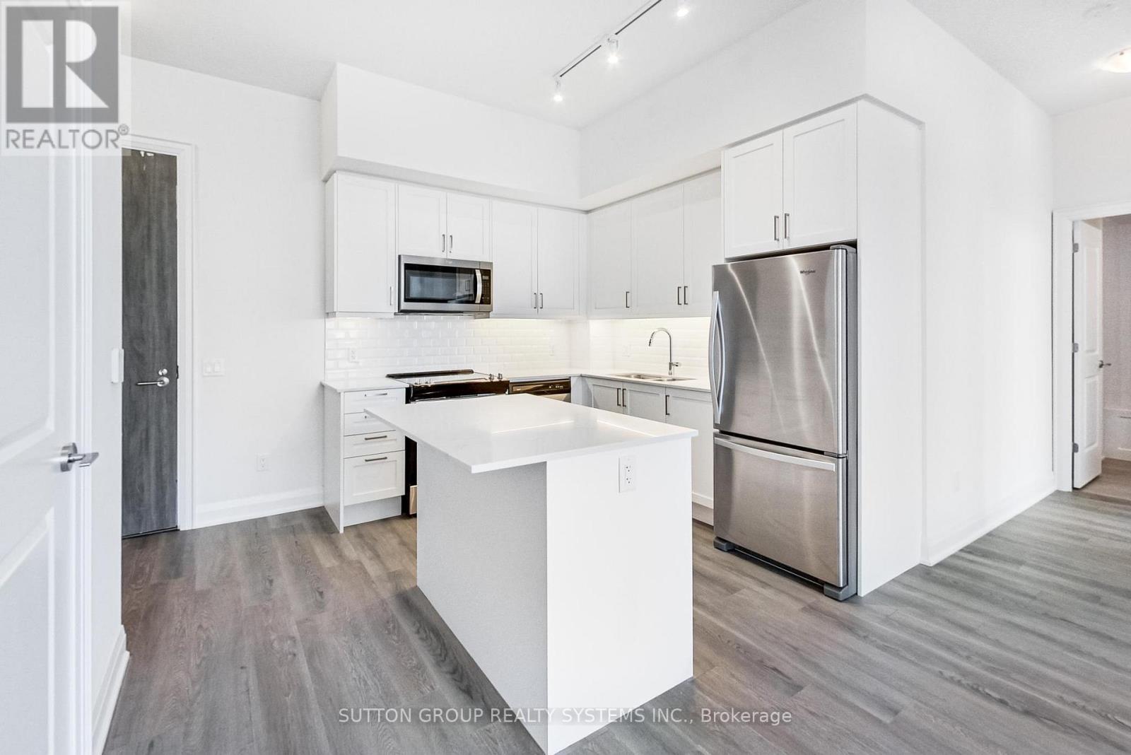 1704 - 10 Gatineau Drive, Vaughan, Ontario L4J 0L3 - Photo 9 - N12916870