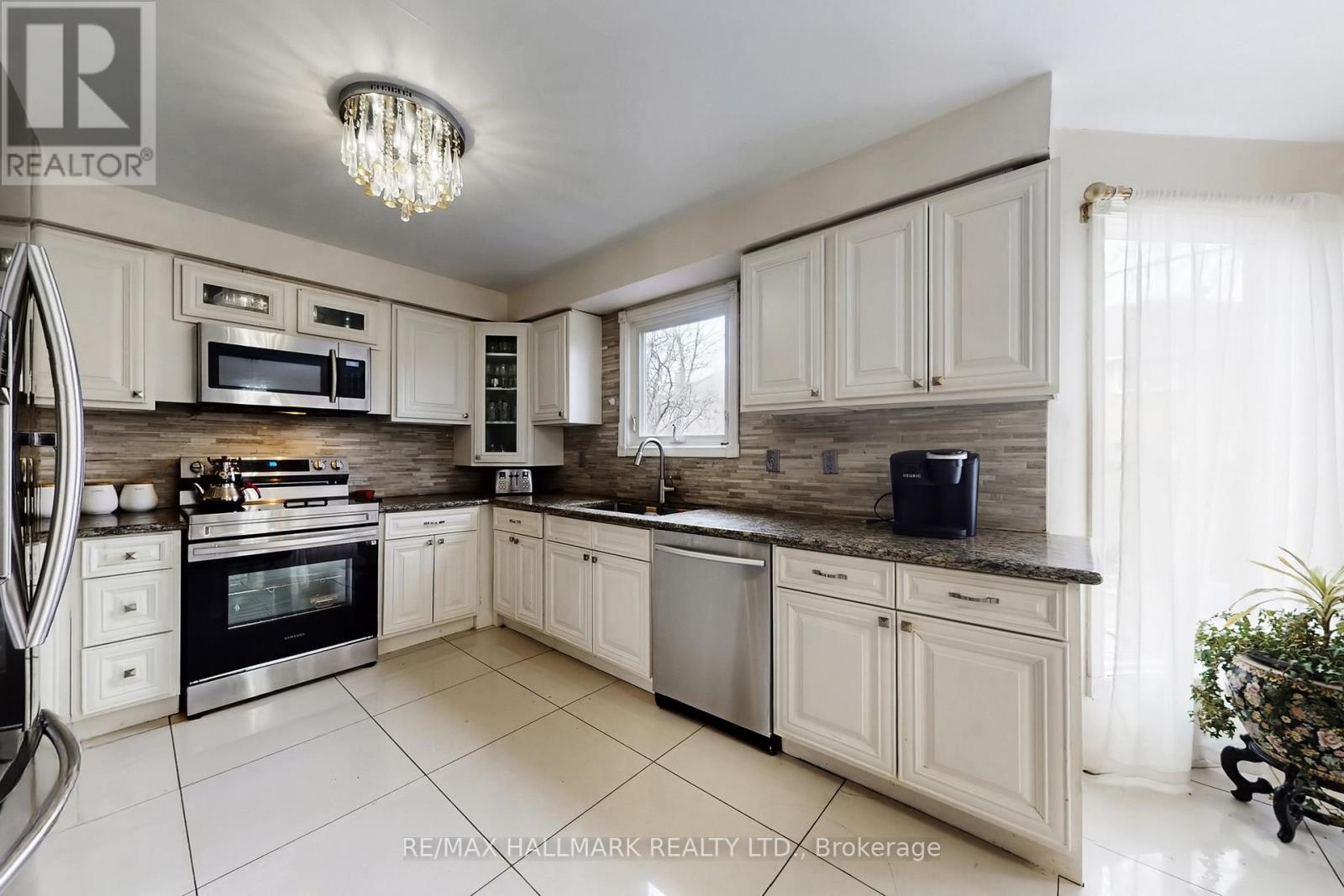 97 Stave Crescent, Richmond Hill, Ontario  L4C 9J2 - Photo 15 - N12916950