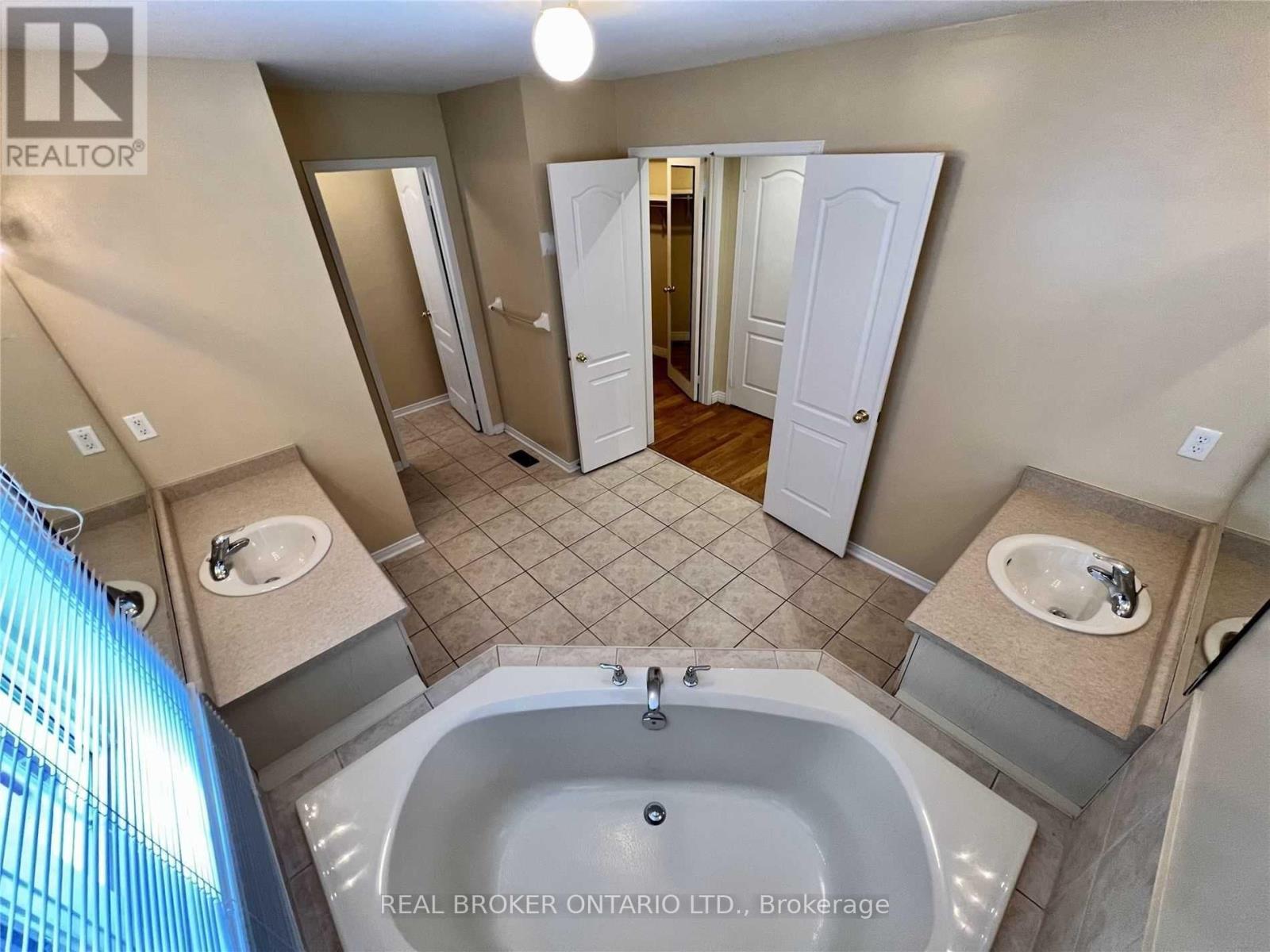 Upper Level - 5218 Oscar Peterson Boulevard, Mississauga, Ontario  L5M 0E1 - Photo 23 - W12916854