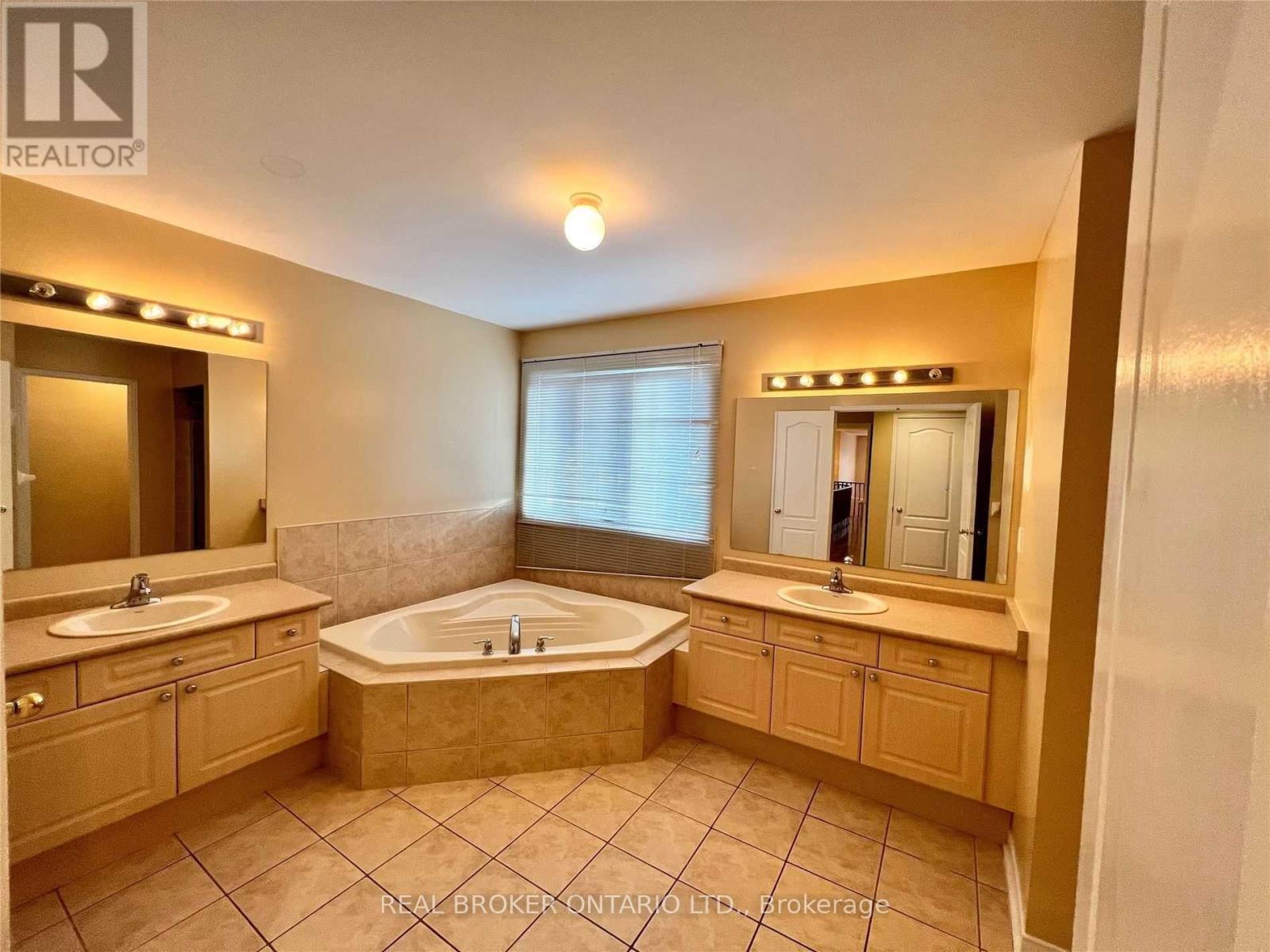 Upper Level - 5218 Oscar Peterson Boulevard, Mississauga, Ontario  L5M 0E1 - Photo 24 - W12916854