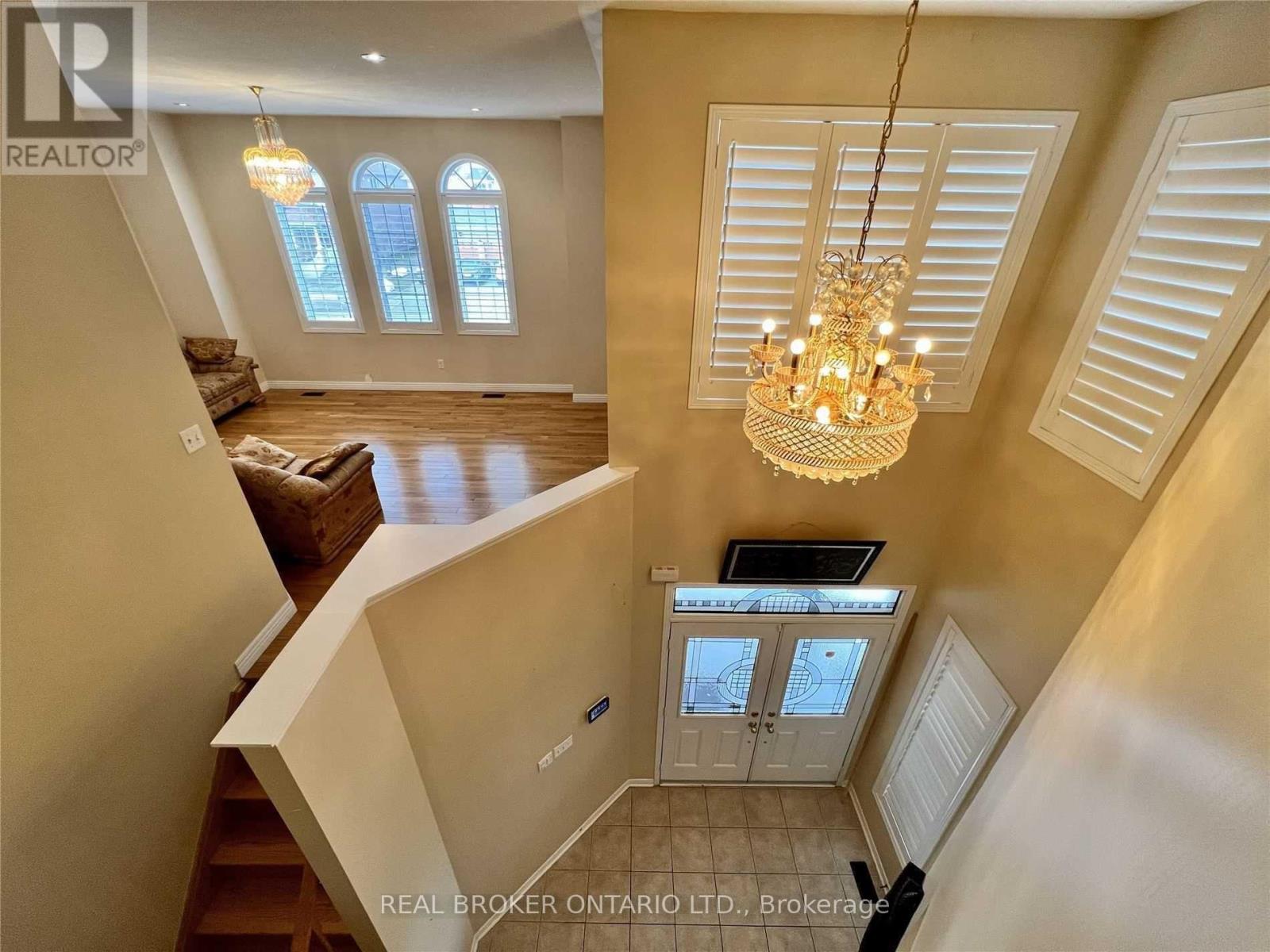 Upper Level - 5218 Oscar Peterson Boulevard, Mississauga, Ontario  L5M 0E1 - Photo 3 - W12916854