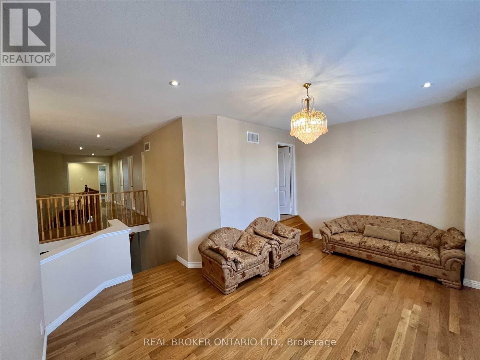 Upper Level - 5218 Oscar Peterson Boulevard, Mississauga, Ontario  L5M 0E1 - Photo 5 - W12916854