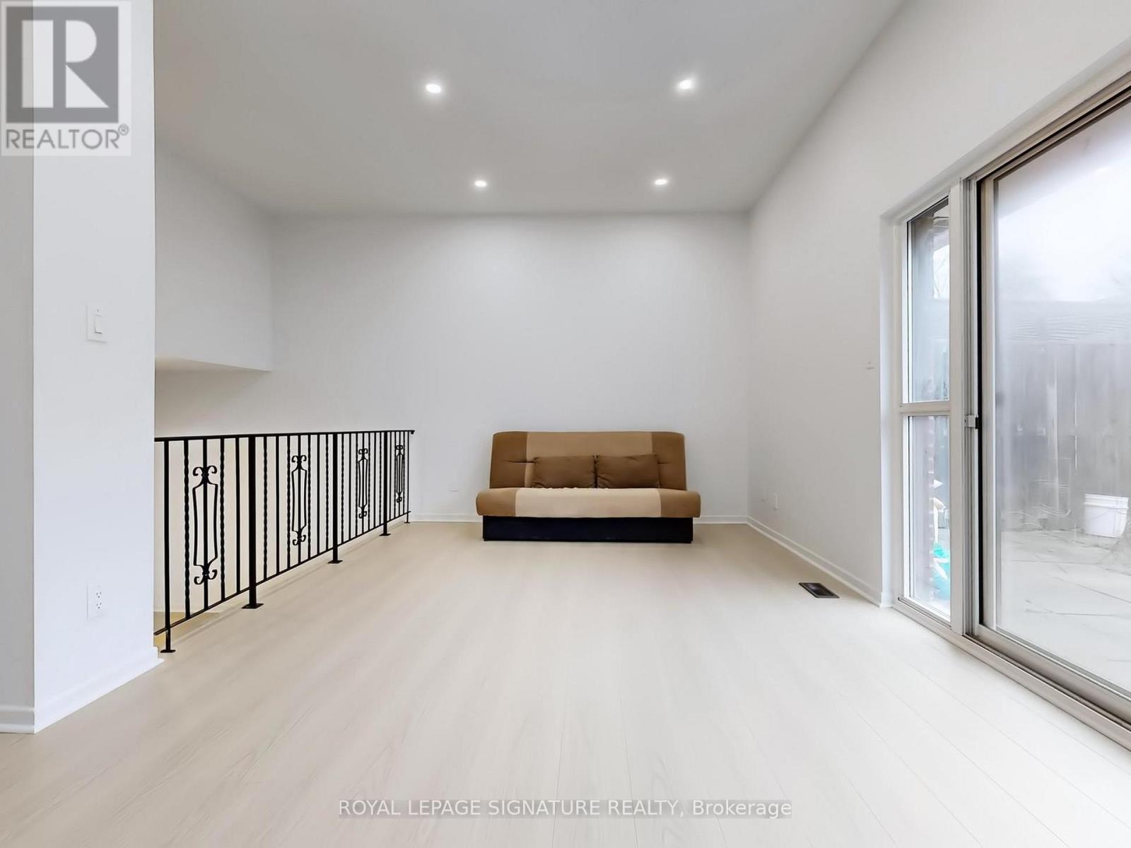 4 - 374 Driftwood Avenue, Toronto, Ontario  M3N 2P5 - Photo 3 - W12916860