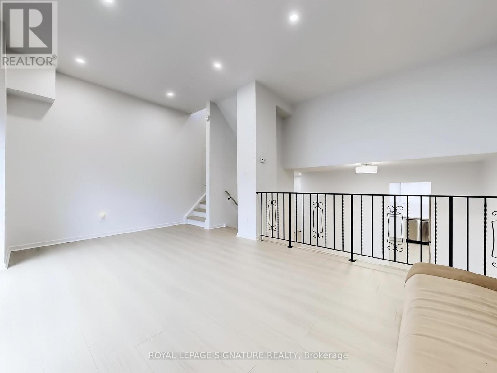 4 - 374 Driftwood Avenue, Toronto, Ontario  M3N 2P5 - Photo 5 - W12916860