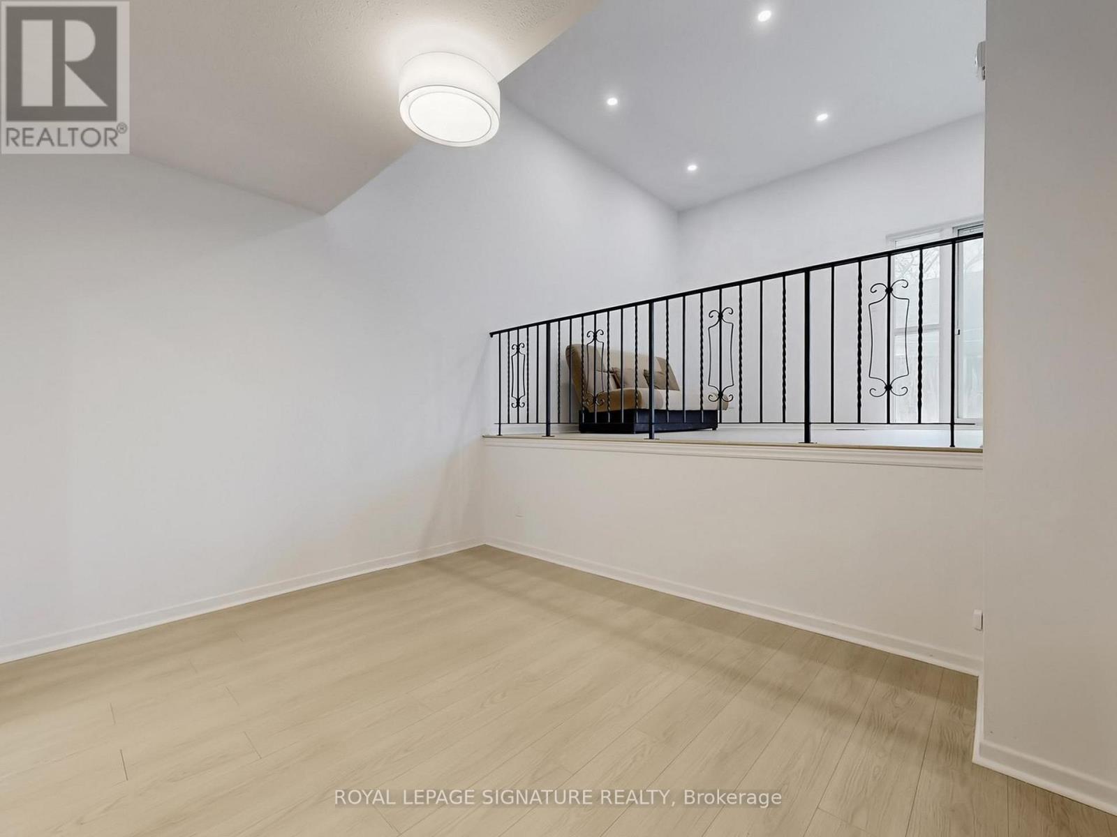 4 - 374 Driftwood Avenue, Toronto, Ontario  M3N 2P5 - Photo 7 - W12916860