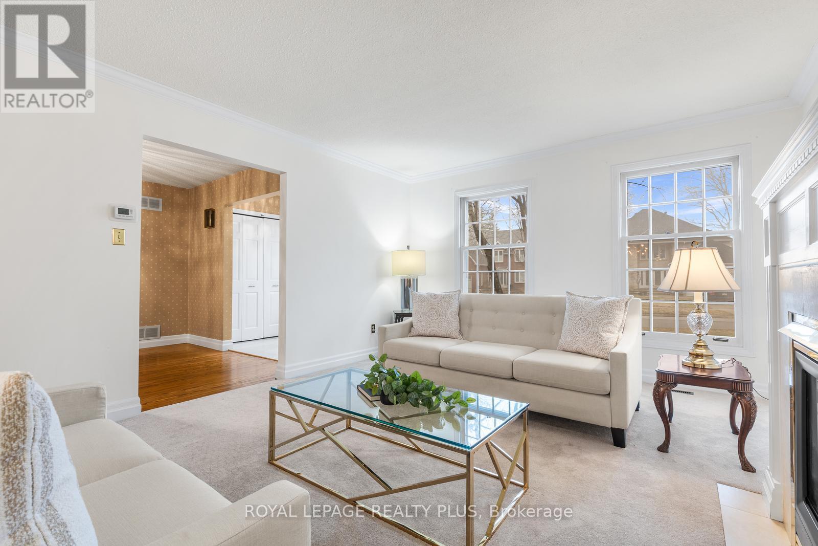 1852 Sherwood Forrest Circle, Mississauga, Ontario  L5K 2E7 - Photo 12 - W12916862