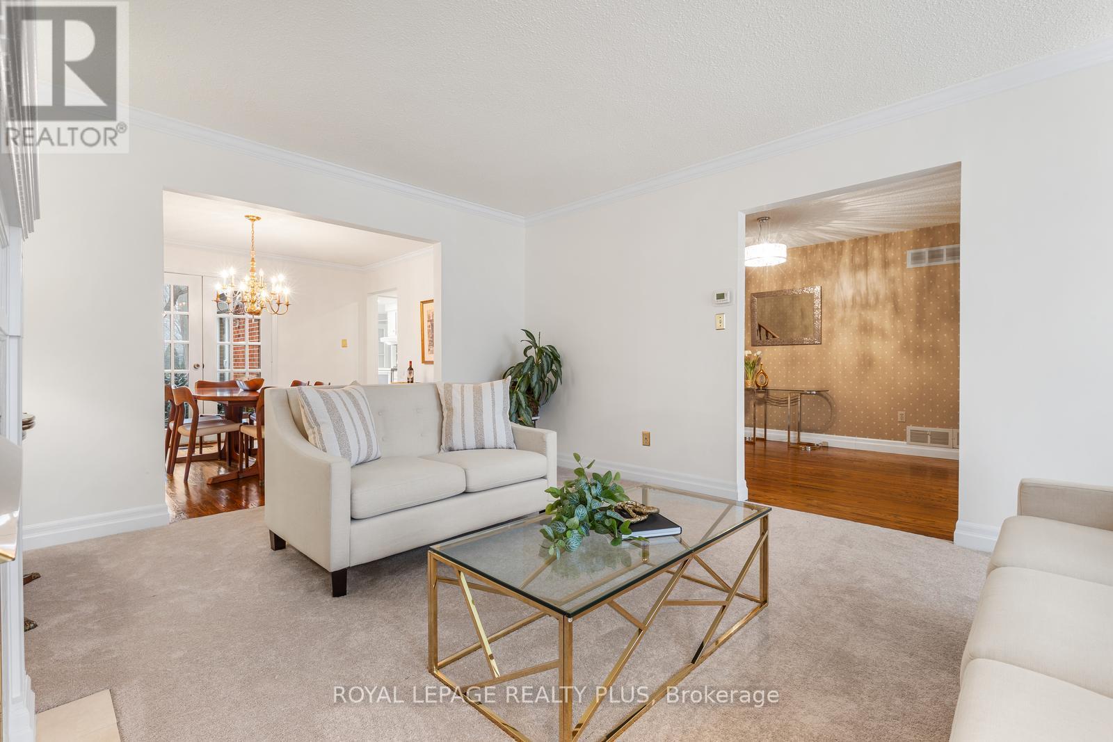 1852 Sherwood Forrest Circle, Mississauga, Ontario  L5K 2E7 - Photo 13 - W12916862