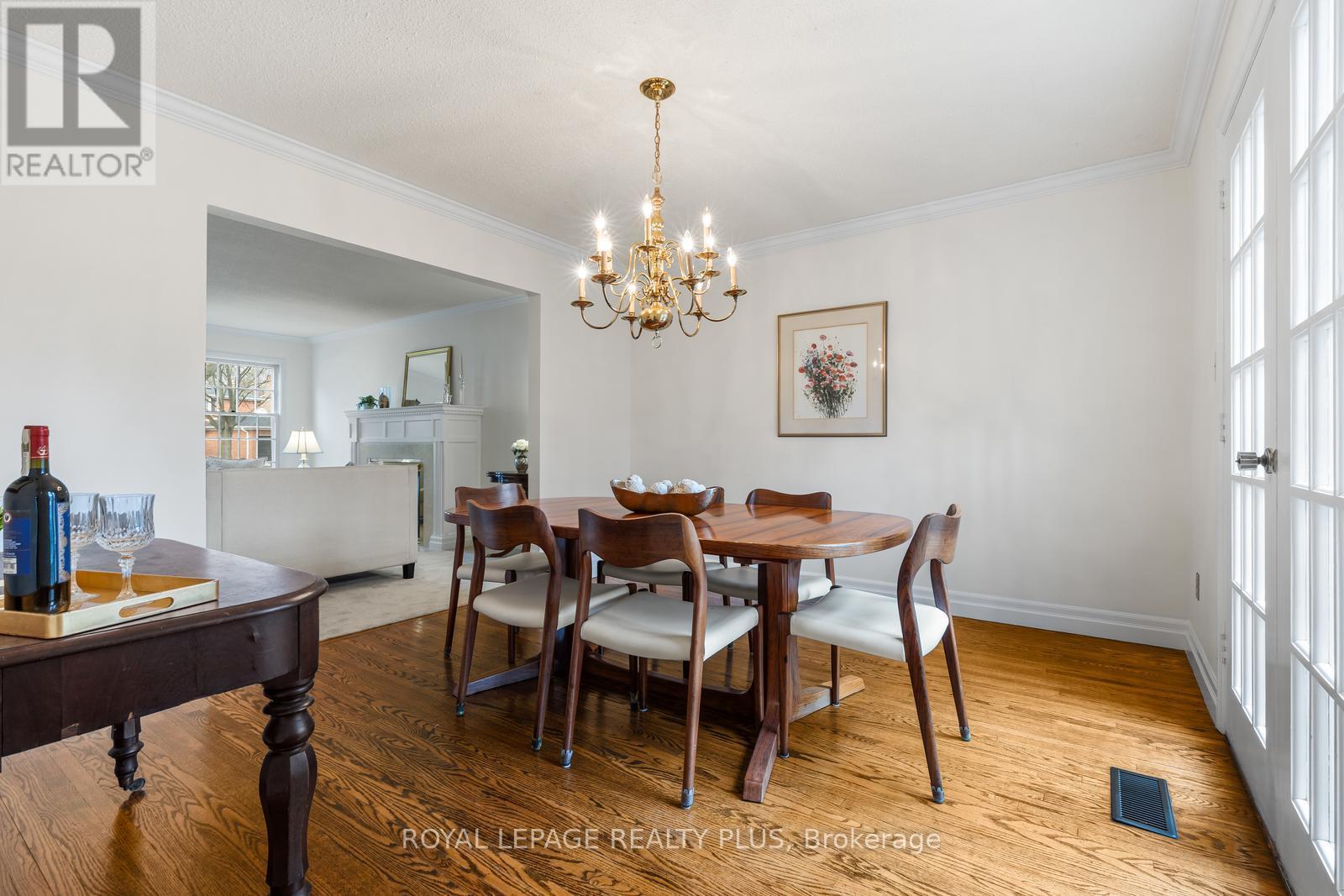 1852 Sherwood Forrest Circle, Mississauga, Ontario  L5K 2E7 - Photo 14 - W12916862