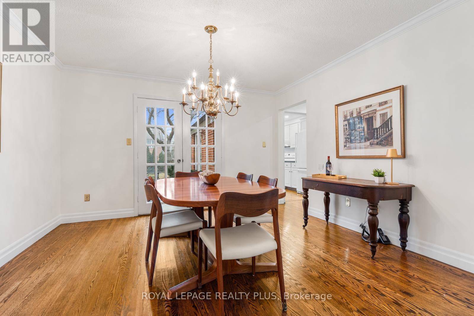 1852 Sherwood Forrest Circle, Mississauga, Ontario  L5K 2E7 - Photo 15 - W12916862