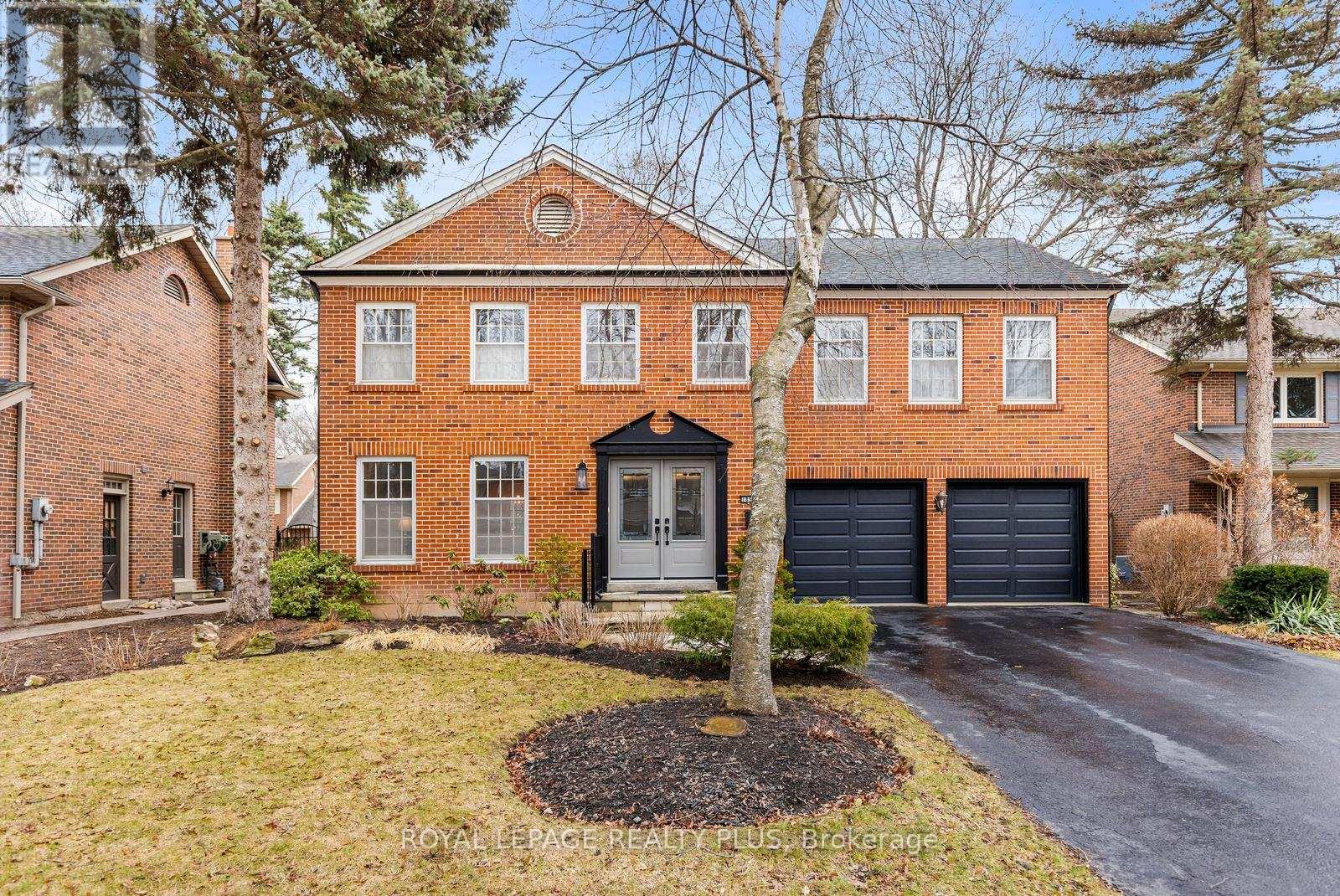 1852 Sherwood Forrest Circle, Mississauga, Ontario  L5K 2E7 - Photo 2 - W12916862