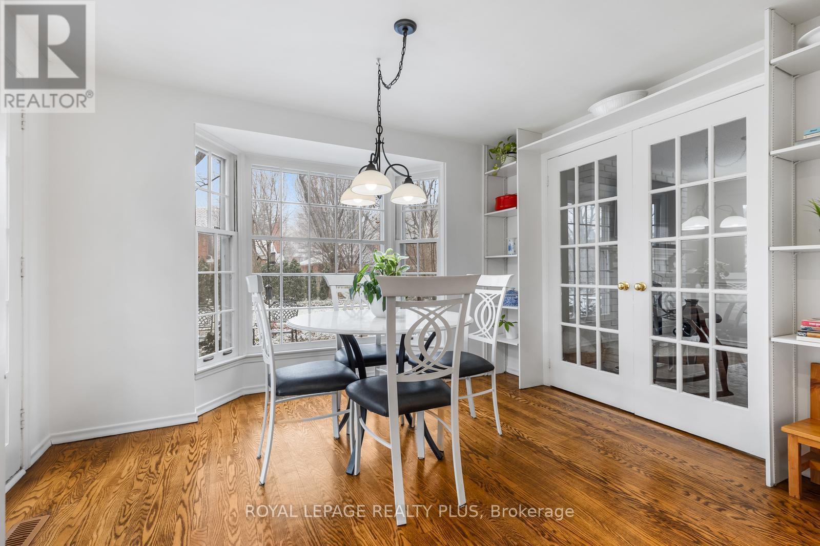 1852 Sherwood Forrest Circle, Mississauga, Ontario  L5K 2E7 - Photo 20 - W12916862