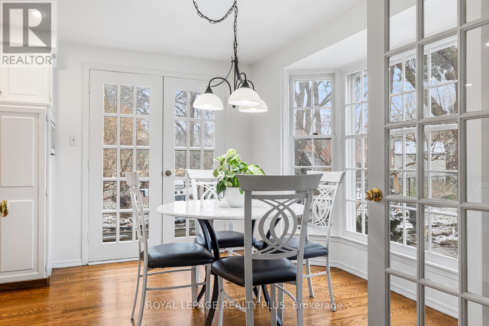 1852 Sherwood Forrest Circle, Mississauga, Ontario  L5K 2E7 - Photo 21 - W12916862