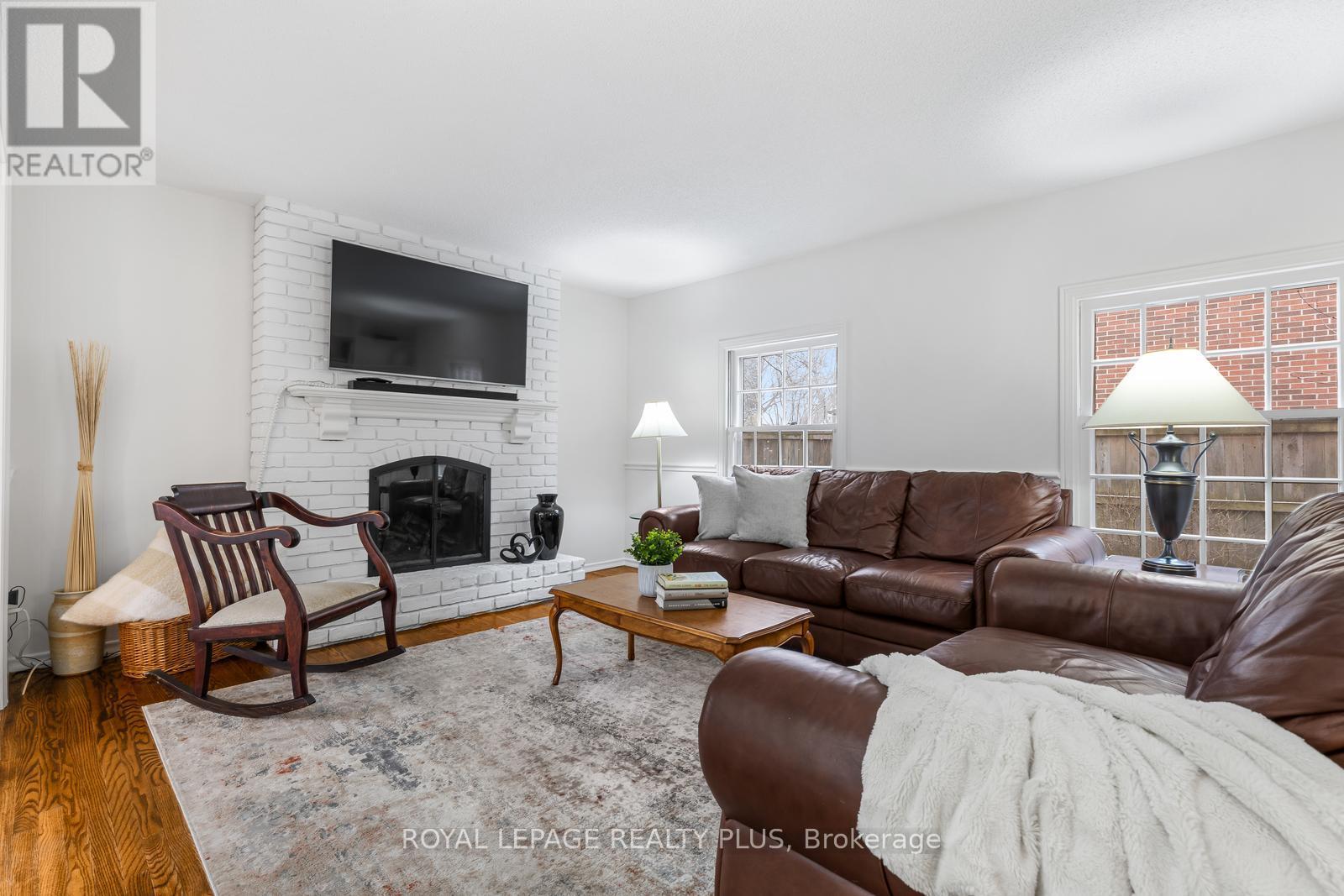 1852 Sherwood Forrest Circle, Mississauga, Ontario  L5K 2E7 - Photo 22 - W12916862