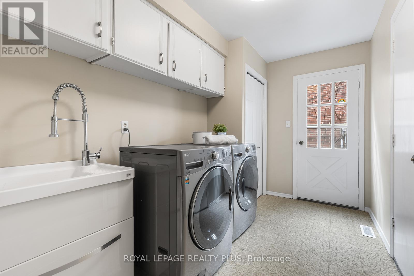 1852 Sherwood Forrest Circle, Mississauga, Ontario  L5K 2E7 - Photo 26 - W12916862