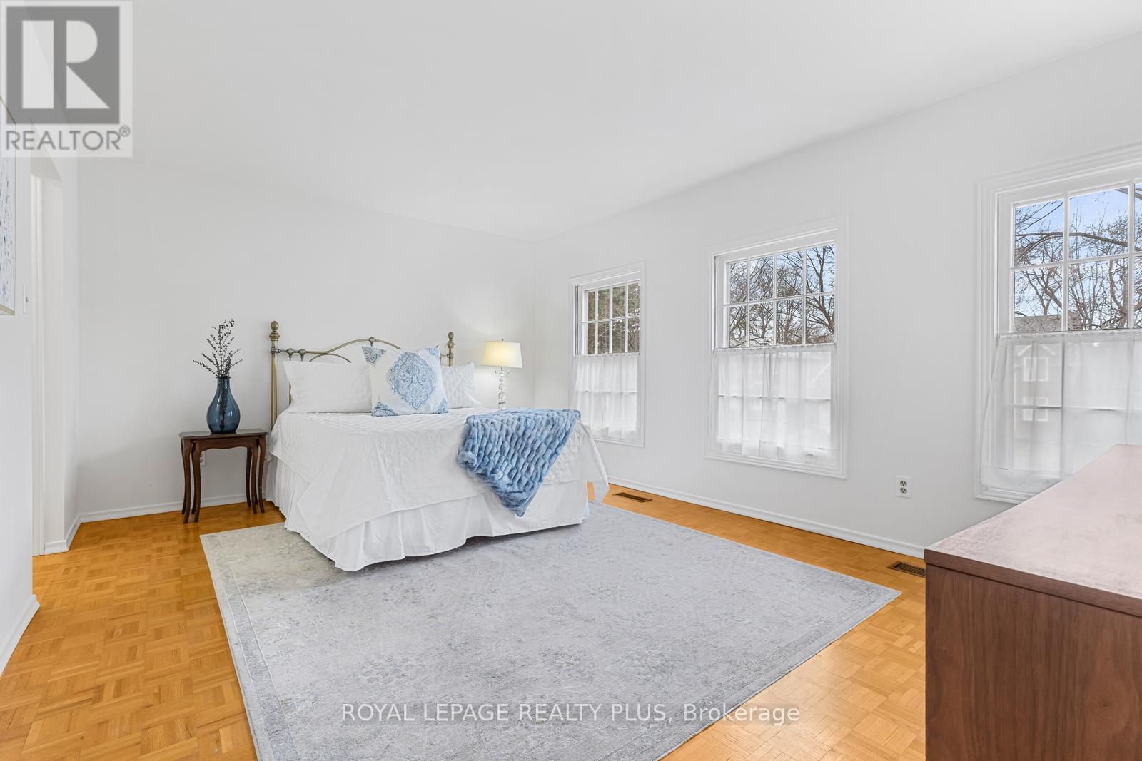 1852 Sherwood Forrest Circle, Mississauga, Ontario  L5K 2E7 - Photo 28 - W12916862