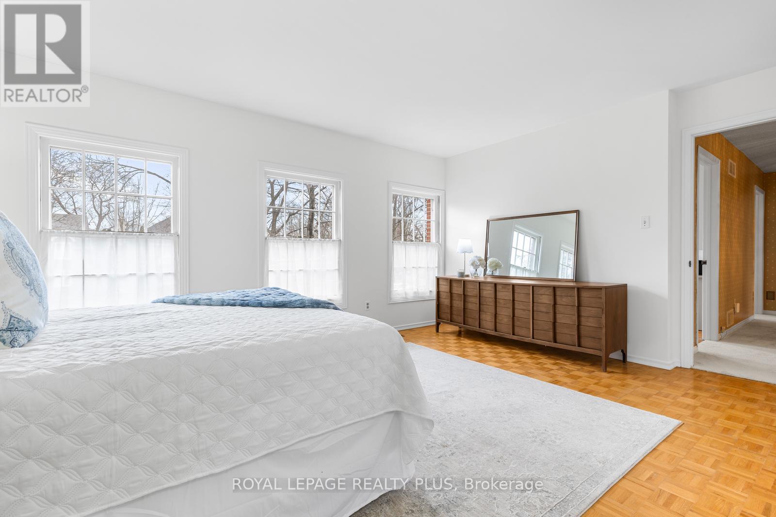 1852 Sherwood Forrest Circle, Mississauga, Ontario  L5K 2E7 - Photo 29 - W12916862