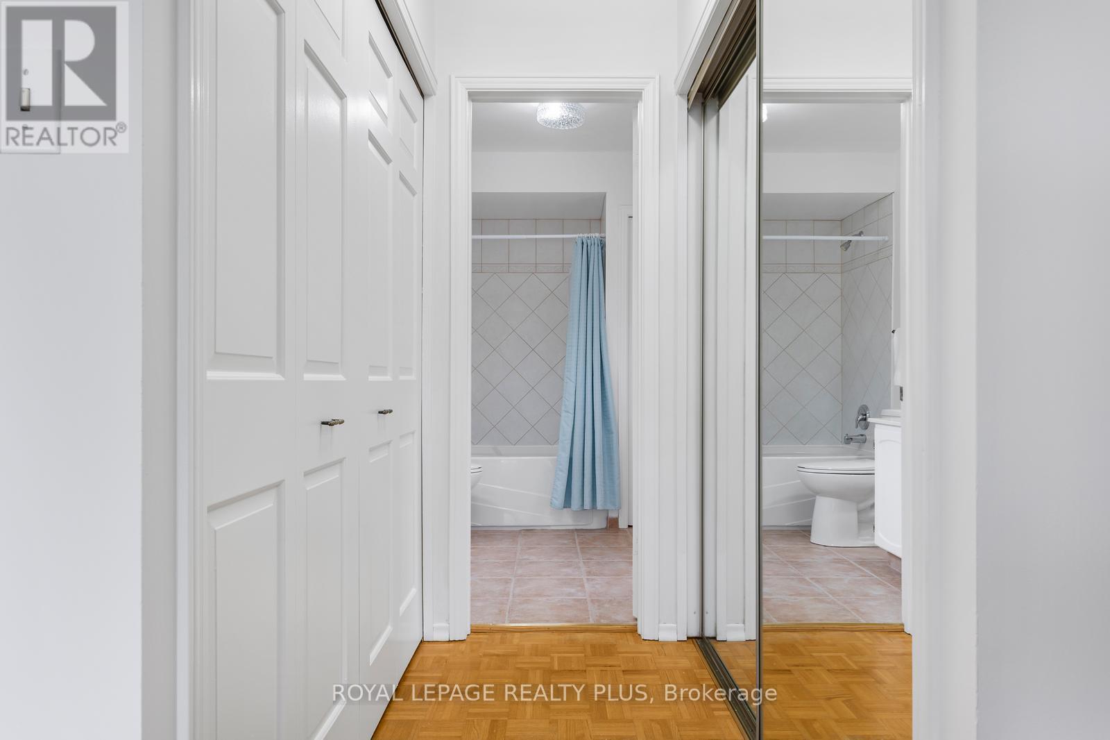 1852 Sherwood Forrest Circle, Mississauga, Ontario  L5K 2E7 - Photo 30 - W12916862