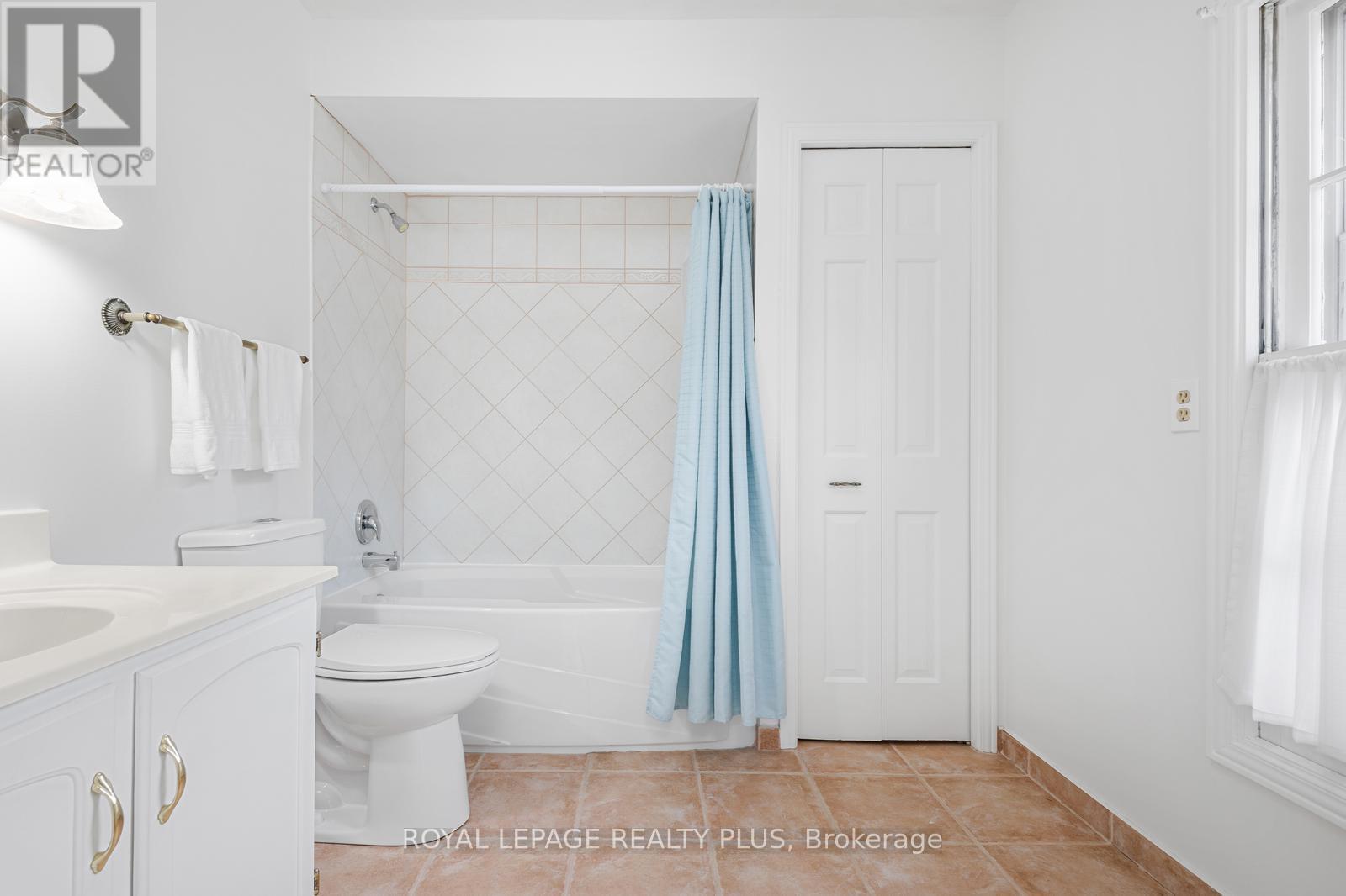 1852 Sherwood Forrest Circle, Mississauga, Ontario  L5K 2E7 - Photo 31 - W12916862