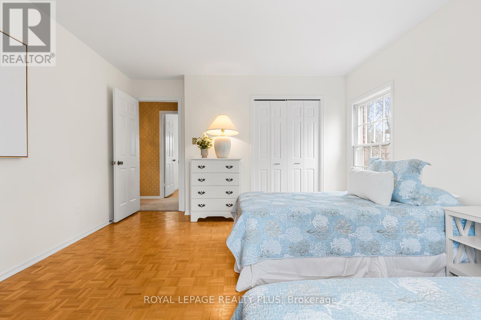 1852 Sherwood Forrest Circle, Mississauga, Ontario  L5K 2E7 - Photo 39 - W12916862