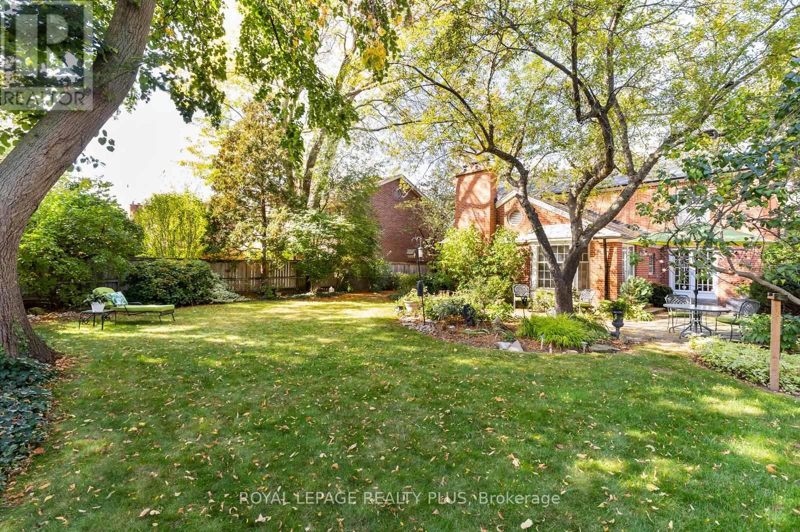 1852 Sherwood Forrest Circle, Mississauga, Ontario  L5K 2E7 - Photo 44 - W12916862