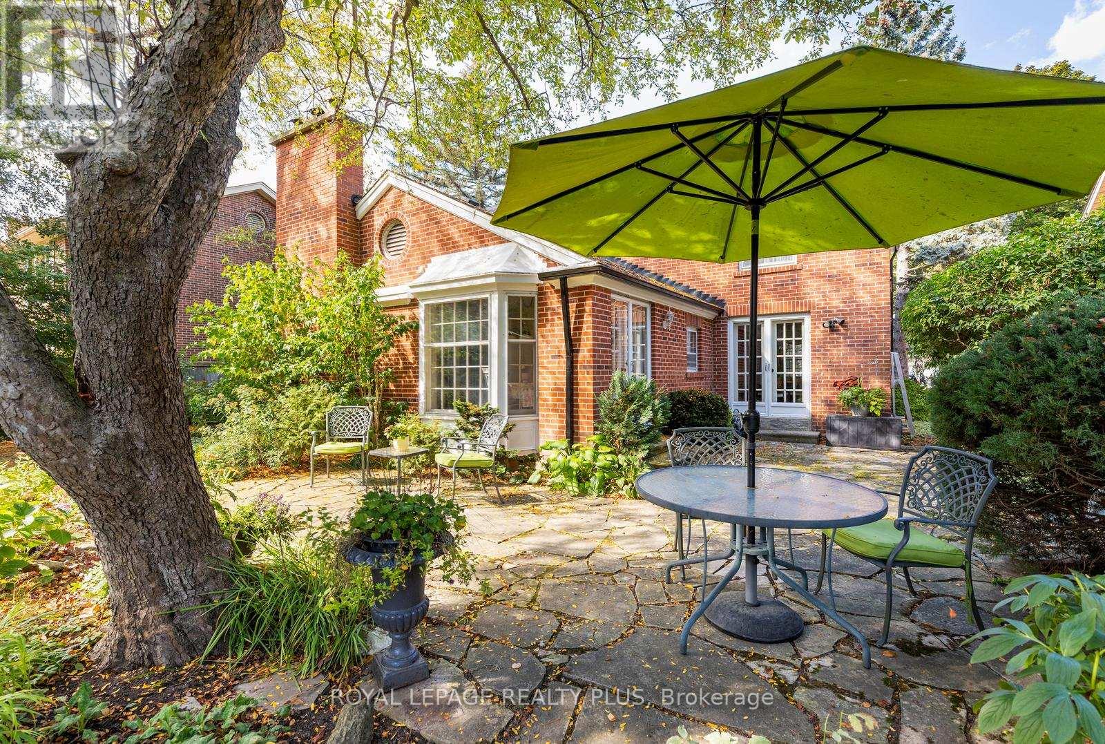 1852 Sherwood Forrest Circle, Mississauga, Ontario  L5K 2E7 - Photo 45 - W12916862