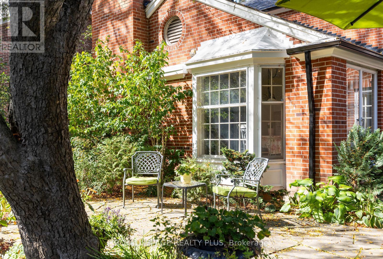 1852 Sherwood Forrest Circle, Mississauga, Ontario  L5K 2E7 - Photo 46 - W12916862