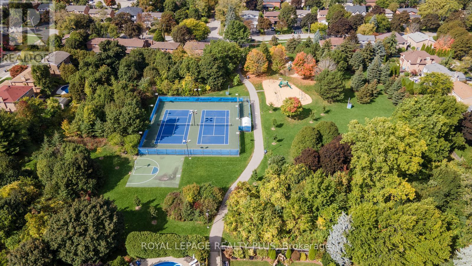 1852 Sherwood Forrest Circle, Mississauga, Ontario  L5K 2E7 - Photo 49 - W12916862