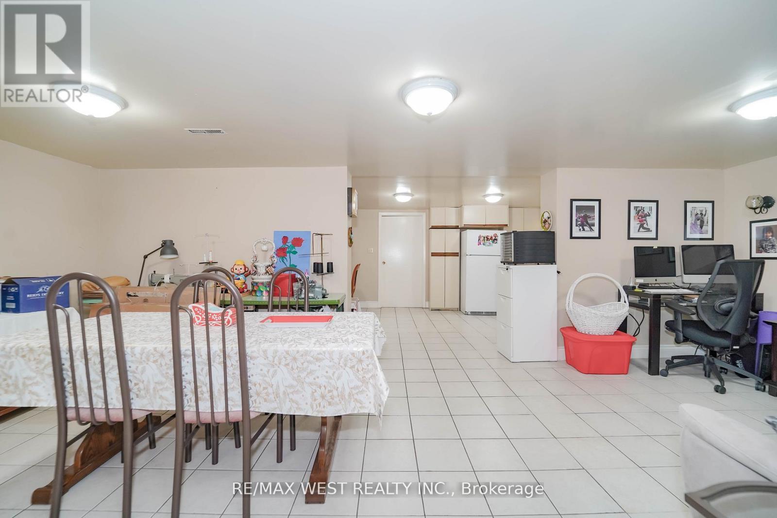 7 Bimini Crescent, Toronto, Ontario  M3N 1S1 - Photo 11 - W12916888