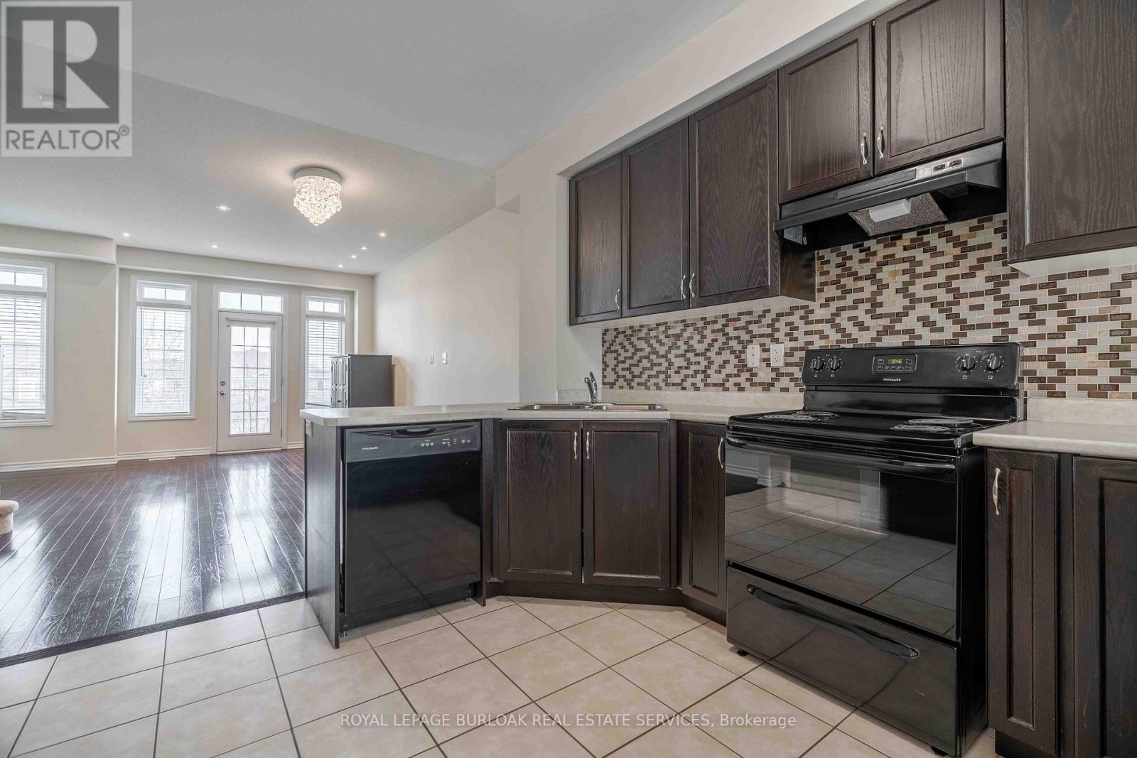 7248 Triumph Lane, Mississauga, Ontario  L5N 0C5 - Photo 6 - W12916940