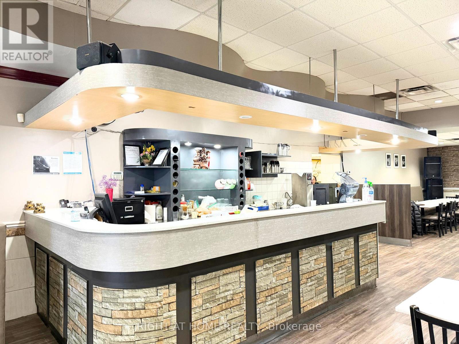 9 - 2437 Finch Avenue W, Toronto, Ontario  M9M 2E7 - Photo 3 - W12916948