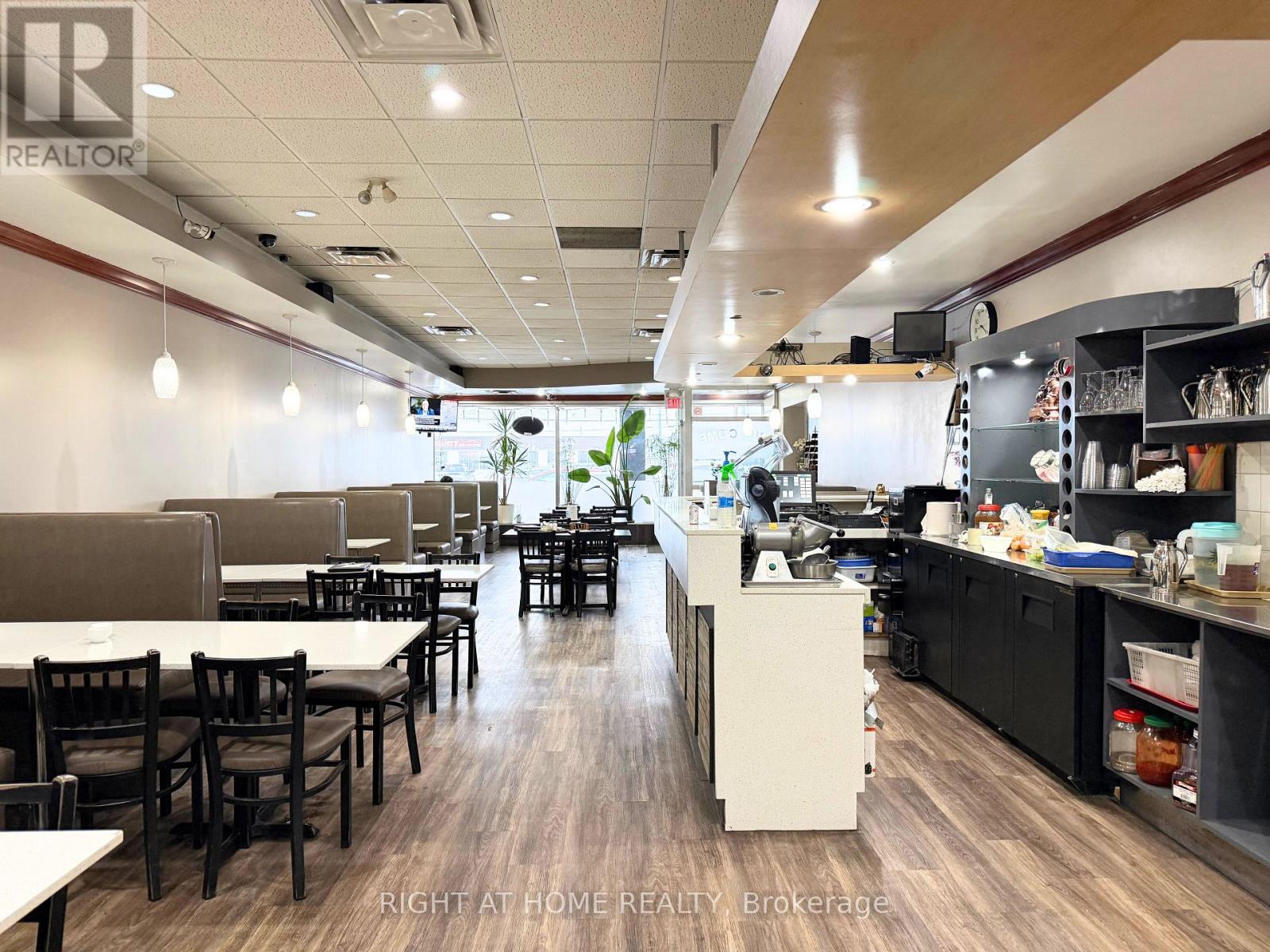 9 - 2437 Finch Avenue W, Toronto, Ontario  M9M 2E7 - Photo 4 - W12916948