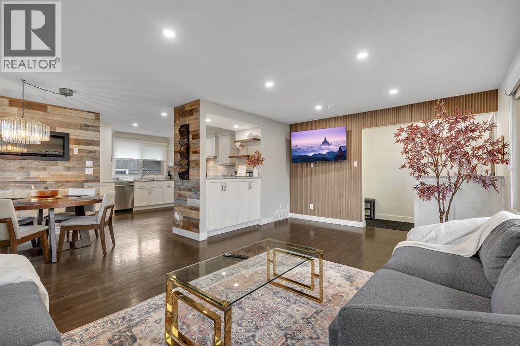 3 Cardiff Drive NW, Calgary, Alberta  T2K 1R4 - Photo 10 - A2293404